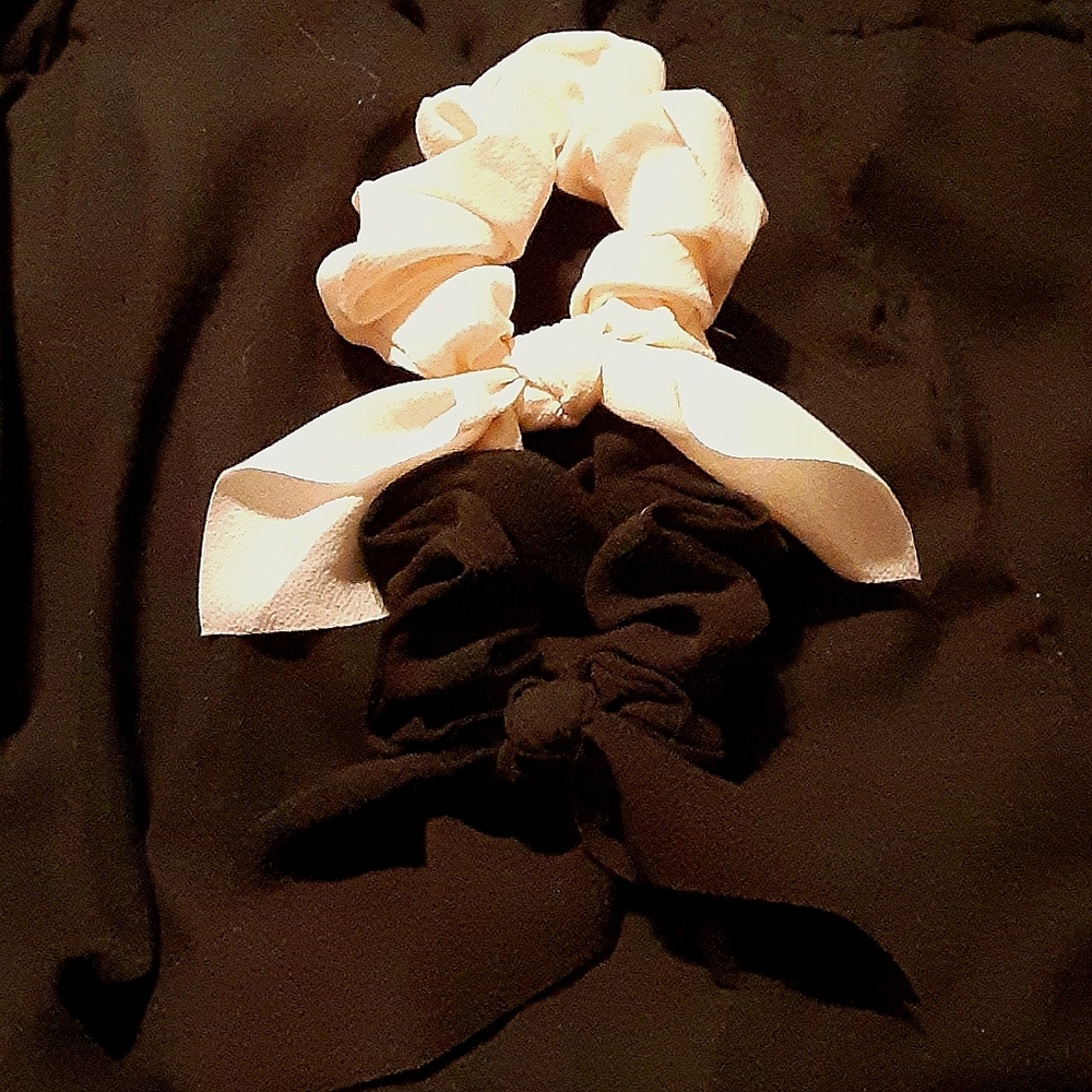 🎉CLEARANCE🎉Victoria's Secret PINK Bow Scrunchies - NEW W/TAGS